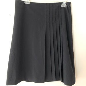 🌻 Woman’s Apostrophe Pleated Skirt